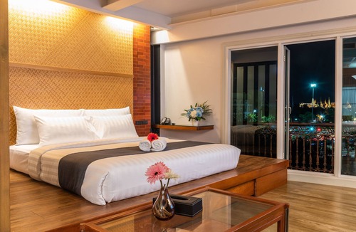 Talat Yot Hotel | Dang Derm in The Park Khaosan