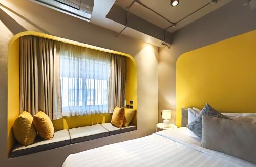 Thapae Hotel | DAY & NIGHT by THE MOMENT