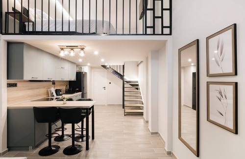 Thessaloniki Apartment | DeKa apartment: Modern Cozy Stay & 200m to Metro station