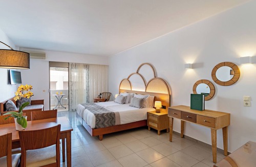 Paralia Kourna Hotel | Delfina Boutique