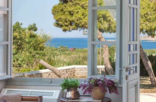 Posidonia Villa | DellaGracia Mansion in Poseidonia Syros, Cyclades