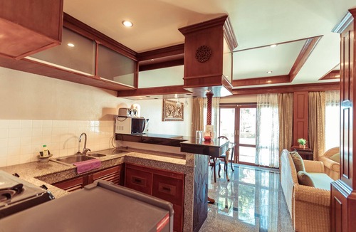 Patong Apartment | Deluxe apartment in residence.