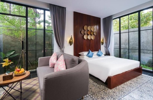 Wat Bo Area House | Deluxe Double Room with Patio or Balcony
