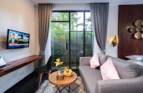 Wat Bo Area House | Deluxe Double Room with Patio or Balcony