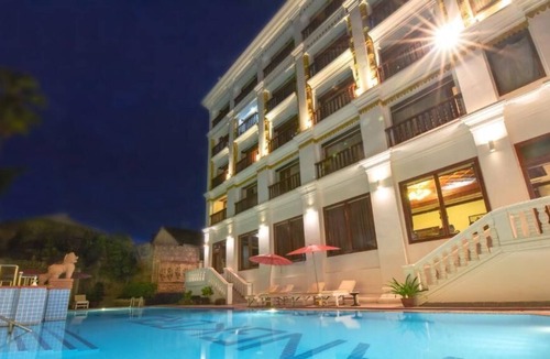 Taphul Village Area House | Deluxe King Pool View at Angkor Year Theme Hotel