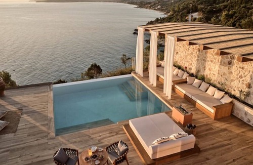 Skinaria Villa | Deluxe Panorama Suite with Private Infinity Pool and Grande Terrace