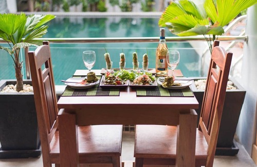 Downtown Siem Reap Hotel | Deluxe Pool view with Breakfast - 02 minutes to Old market area - Free Pick Up