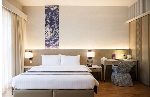 Patong Hotel | Deluxe Room #10, partial sea-view