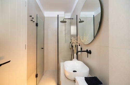 Psathi House | Deluxe Suite with Shared Pool and Seaview