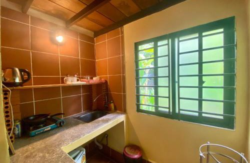 Kampot House | Derm Svay Guesthouse - yoga & cafe