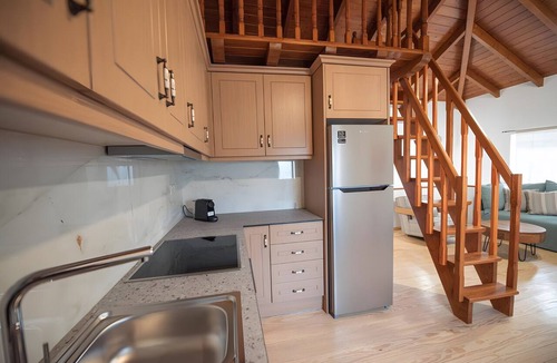Spanokhorion Apartment | Dervisia Stonehouse 4 Apartment with Lake View, Wi-Fi, and Air Conditioning