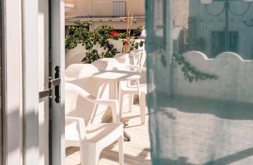 Kamari Hotel | Dilino