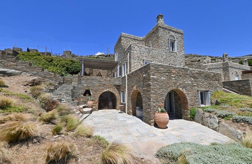 Exomvourgo House | Dioni Tinos, sea view elegant villa