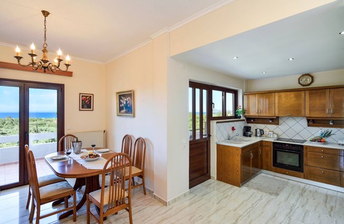 Maleme Condo | Dora's House - A sea view 3-bedroom luxury apartment