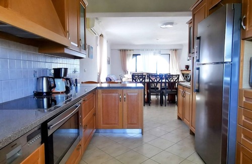 Dempla Apartment | Douranakis house · Seaview Apartment