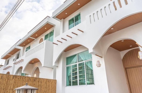 Central Pattaya Villa | Downtown Oasis Pool Villa