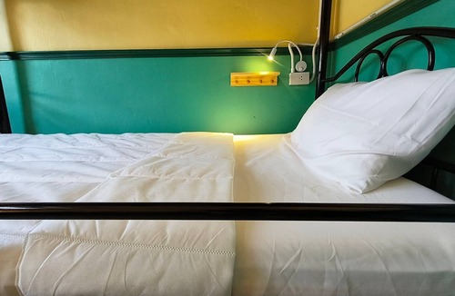 Maha Phruttharam Hostel | During Moonshine Hostel Samyan