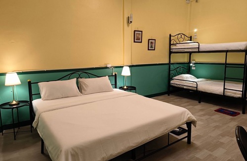 Maha Phruttharam Hostel | During Moonshine Hostel Samyan