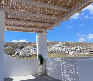 Kamari Villa | East Side Villa