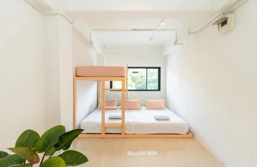 Chana Songkhram Hostel | Easy Sunday Khaosan Bangkok