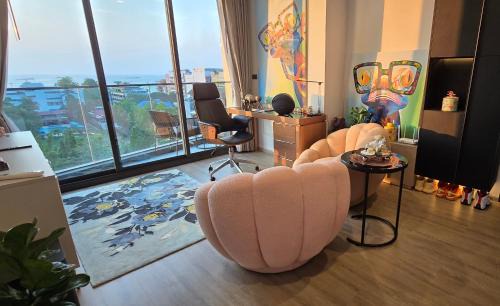Pattaya Bay Apartment | EDGE Central Pattaya 2BR Ocean View Luxury Condo Rooftop Pool Central Location