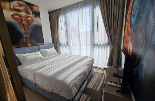 Pattaya Bay Apartment | Edge Central Pattaya 2BR Balcony Garden View Infinity Pool & Central Location