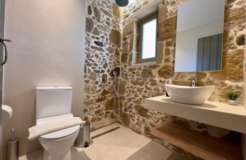 Plakalona House | Effrosini Traditional Home