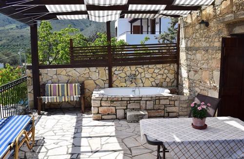 Megala Chorafia House | Eirini's Traditional Stone House