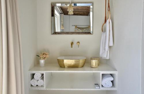Abela Apartment | Elefthia Syros Exclusive Suite-Sea View & Jacuzzi