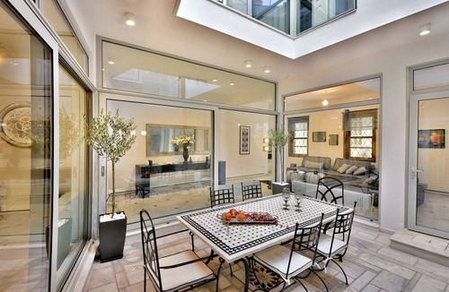 Plaka Villa | Elegant Plaka Townhouse | Aldis Mansion | 3 Bedrooms | Central Athens Location