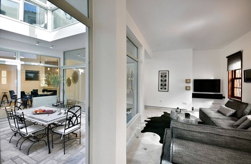 Plaka Villa | Elegant Plaka Townhouse | Aldis Mansion | 3 Bedrooms | Central Athens Location