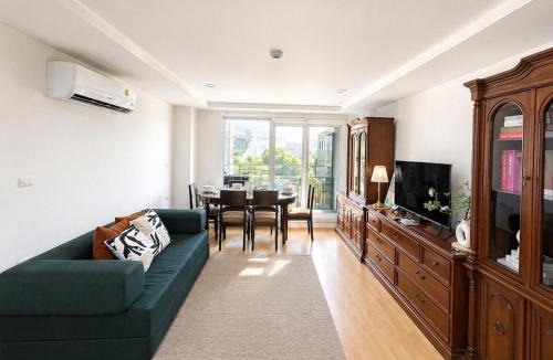 Chong Nonsi Apartment | Elegant Vintage 3BR Family Home Sathorn