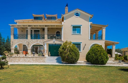 Agrilia Villa | Eleni's Family Villa