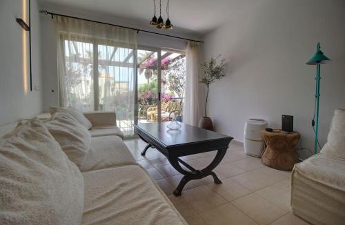 Maleme Apartment | Elias 1-Bedroom Apartment on the beach with pool