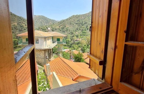 Kalopanayiotis House | Elpiniki's Old Three Bedroom House