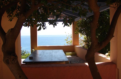 Karlovassi Apartment | Enjoy Sunrises and Sunsets from this Cozy Studio with Private Beach
