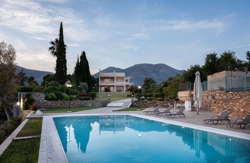 Eretria Villa | Eretria Luxurious Seafront Villa