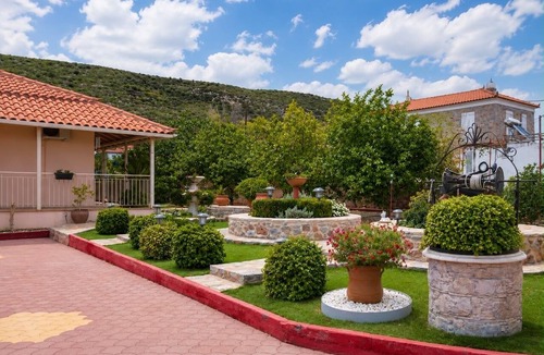 Evrotas House | Escape to our spacious country home.