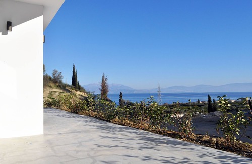 Evrostina Villa | EVOIKON residences are located at the borders of Ligia village.