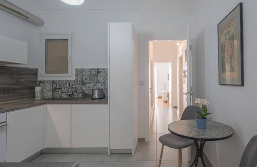 Pangrati Apartment | Exceptional central Athens 3 bedroom 2 bathroom apartment that sleeps up to nine
