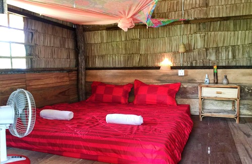 Banan Hostel | Family Batcave Homestay - Hostel