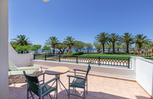 Agia Galini Apartment | Family Beachfront Apartment with Sea View in Agia Galini, Crete