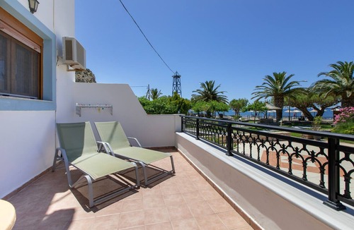 Agia Galini Apartment | Family Beachfront Apartment with Sea View in Agia Galini, Crete