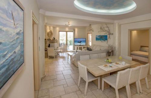 Marathon House | Family Getaway in Marathon by GHH