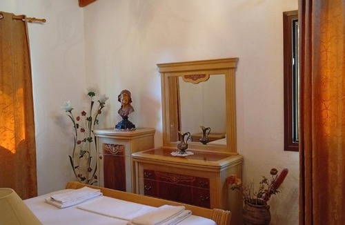 Sane Villa | Family Villa in Sani - Sleeps 6 - Parking - WiFi