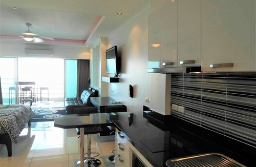 Na Chom Thian Apartment | Fantastic Sea View Beach Condo - Sleeps 2