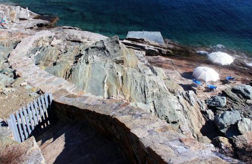 Koundouros House | Fantastic waterfront home in Koundouros, Kea