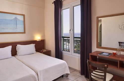 Tinos Town Hotel | Favie Suzanne