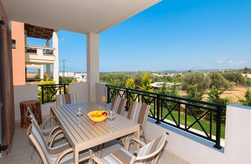 Adele House | Ferienvilla Natur mit Pool und Terrasse by Interhome