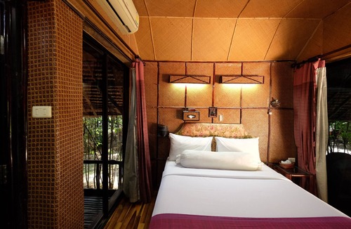 Mai Fat Hotel | Fisherman's Huts
